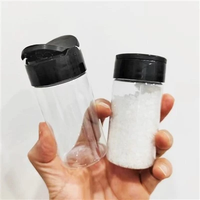Pequeños tarros de especias de plástico